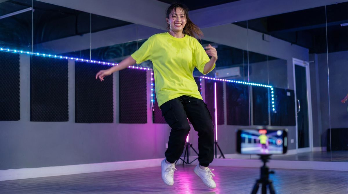 偷拍抄底舞蹈视频